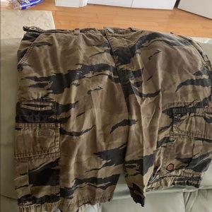 Billabong camo shorts